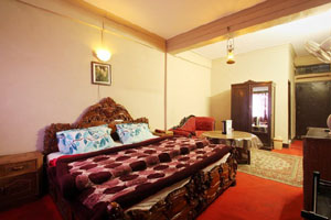  Adarsh Hotel 