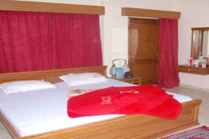  Rockland Manor Hotel 