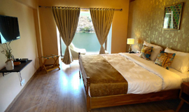 Golden Palms Suite
