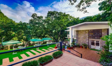 popular rishikesh hotels