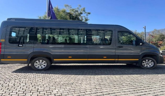 Luxury group vehicle for Nainital
